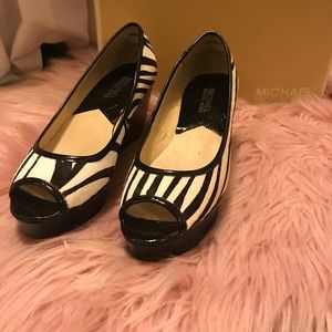 Michael Kors Zebra Wedges . Size 6